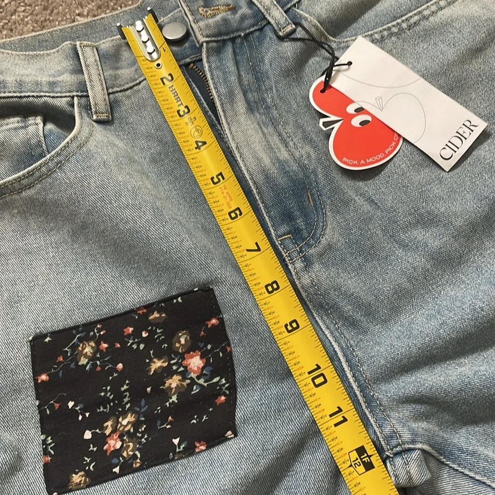 CIDER⚡️Cute Patchy Denim Jeans Size Small - Picture 10 of 14